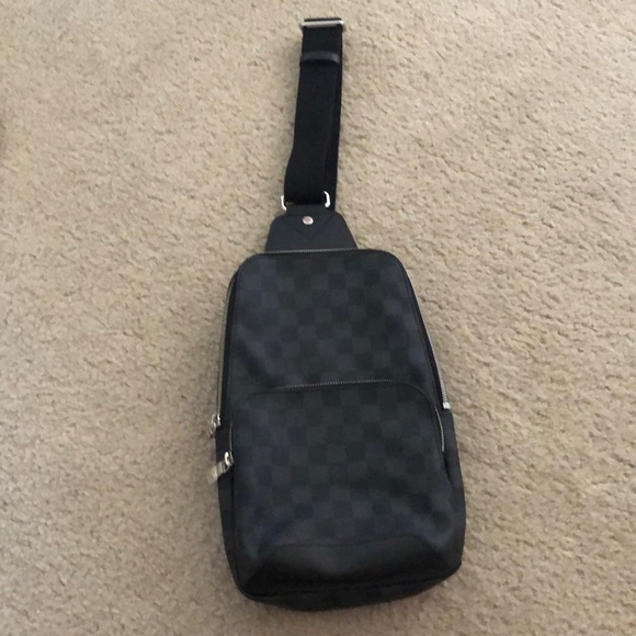 Louis Vuitton Avenue Sling Bag - Picture 2 of 8